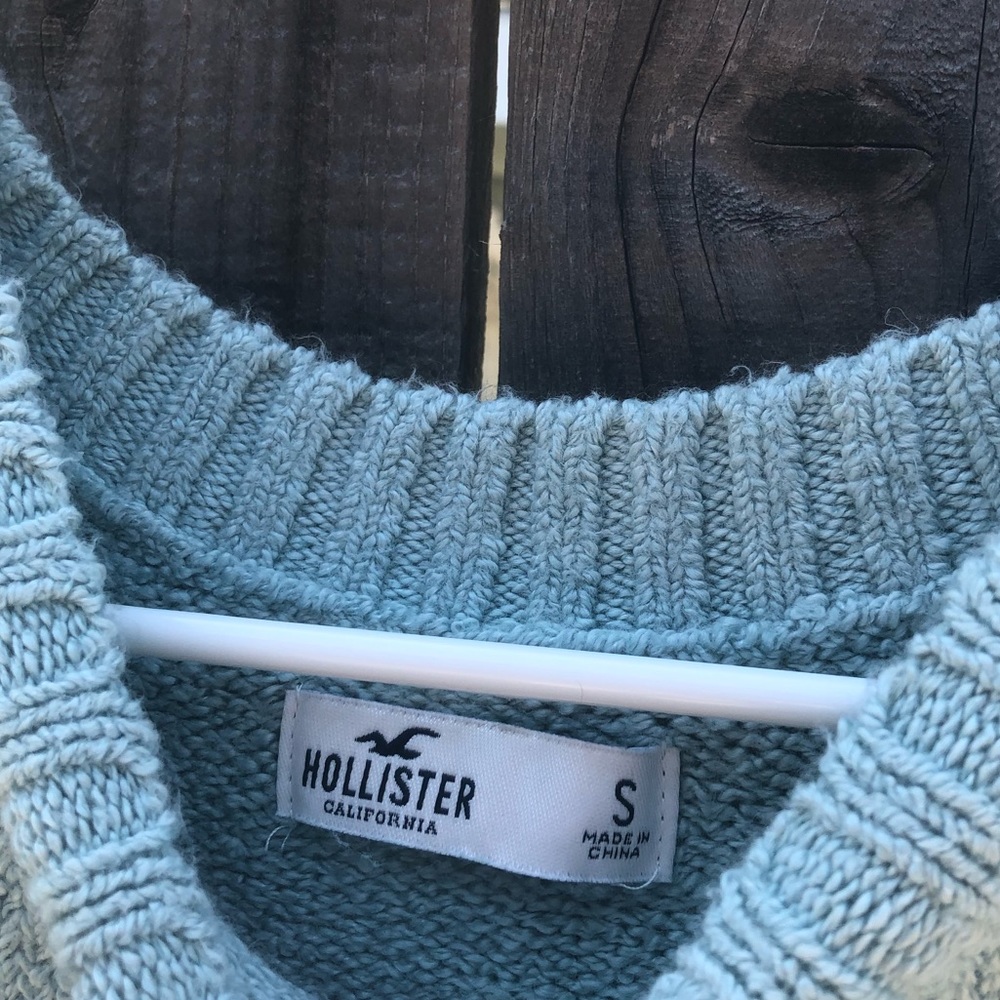 Hollister sweater - Picture 2 of 5